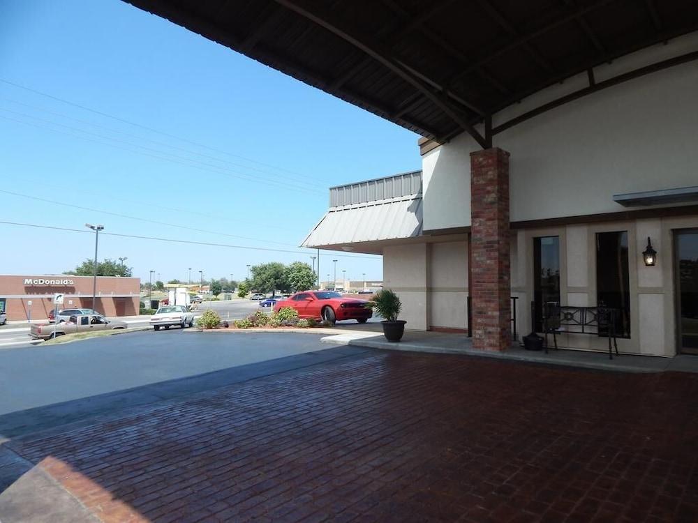 Quality Inn Chickasha Exterior photo